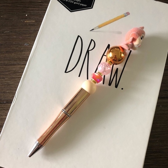 Disney Doorables: Mickey & Friends: Dale handmade beaded pen - Picture 2 of 2